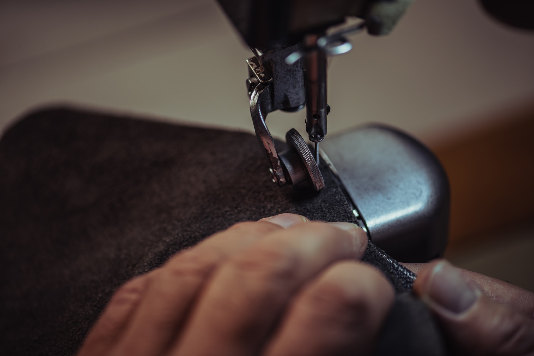 Traditional shoe upper closing and stitching
