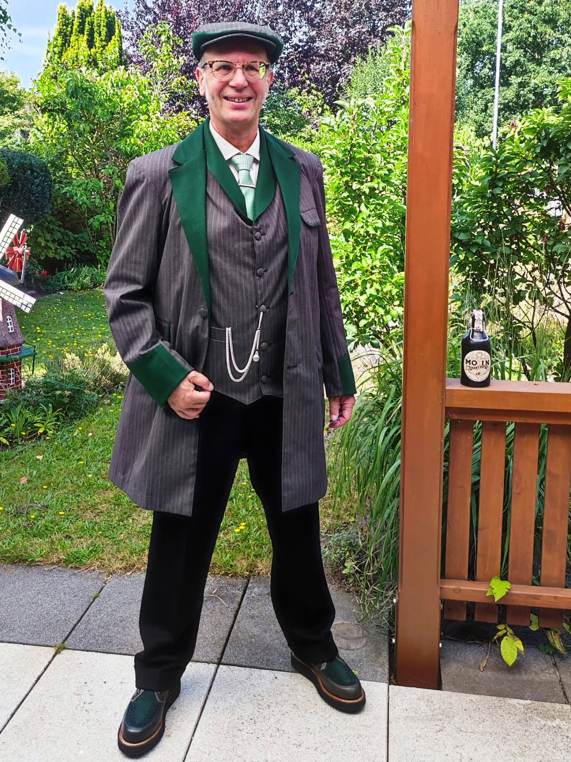 Axel wearing Teddy Boy drape suit and custom creepers